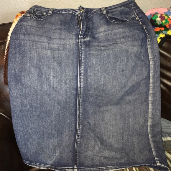 Kneelength  denim skirt