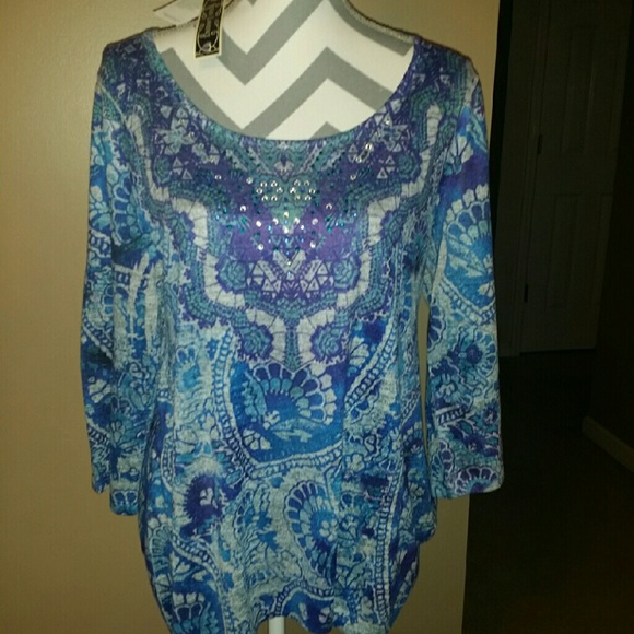 Long sleeve light weight sweater