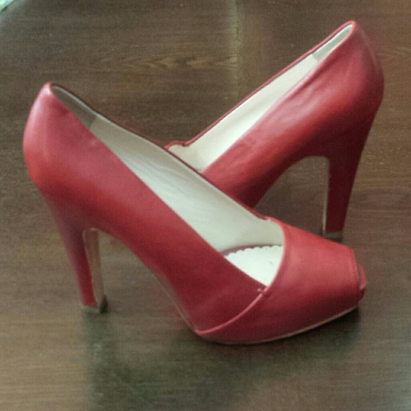 !!!SOLD!!!!Boutique 58 Women's Red Peptoe Heels 10