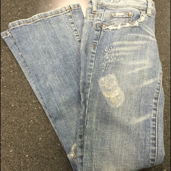 Gorgeous distressed jeans!!