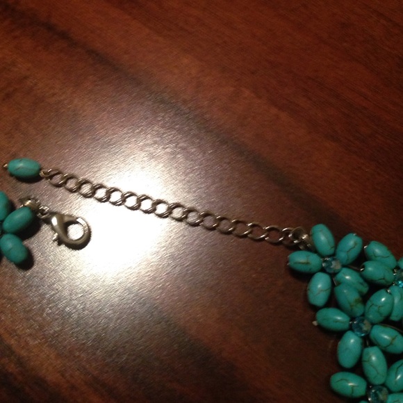 High end statement necklace. Glitters on the neck! - Picture 3 of 3