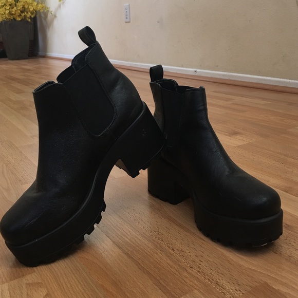 PUBLIC DESIRE'S PLATFORM BOOTS