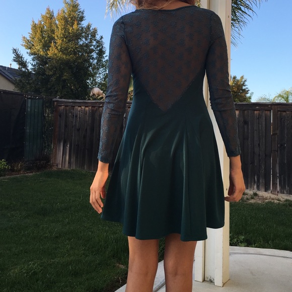 The cool green dress - Picture 3 of 3