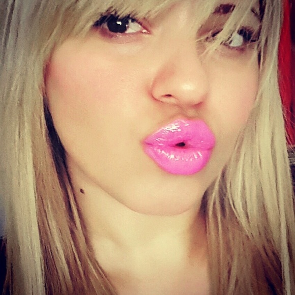 Meet your Posher,@yanelys - Picture 2 of 2