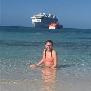 Meet your Posher, Courtney