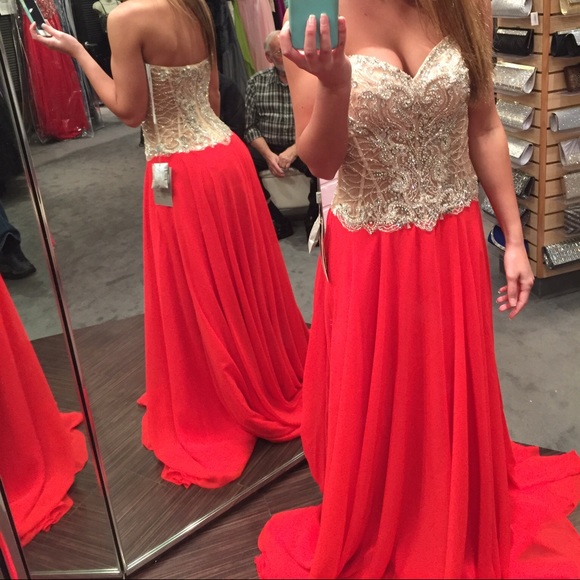 Red Riva Prom Dress - Picture 2 of 4