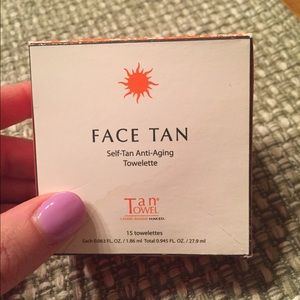 Tan Towel brand self-tan anti aging towelettes