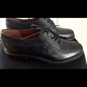 Etienne Aigner vintage Oxford style shoes