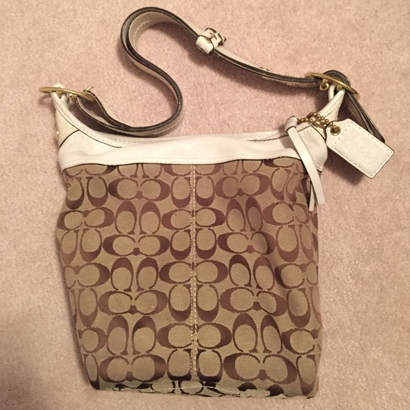 Medium Coach Signature bag