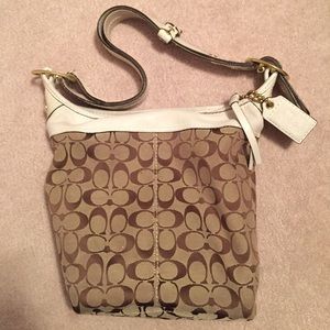 Medium Coach Signature bag