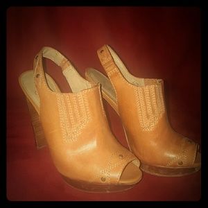 Tan Jessica Simpson spring/summer heels 6.5