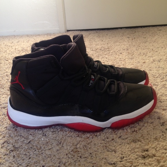 Bred Jordan 11 Black and red