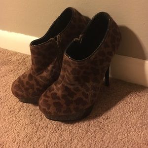 Giraffe print booties