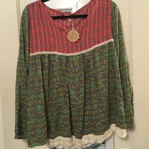 Live Happy! Colorful detailed light weight top!