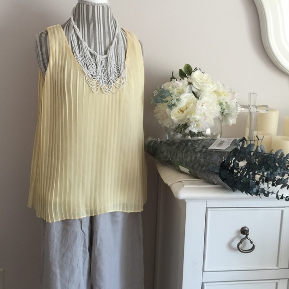 NWT Forever21 size Large top light yellow