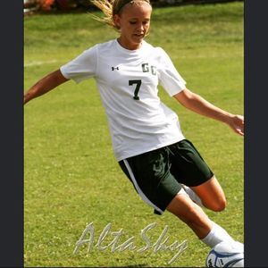 Meet your Posher, Caitlyn