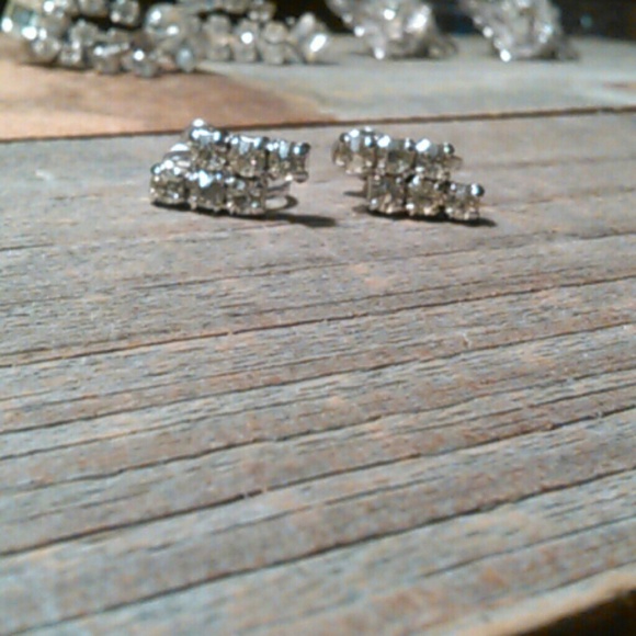 Vintage Rhinestone screwbacks - Picture 2 of 4