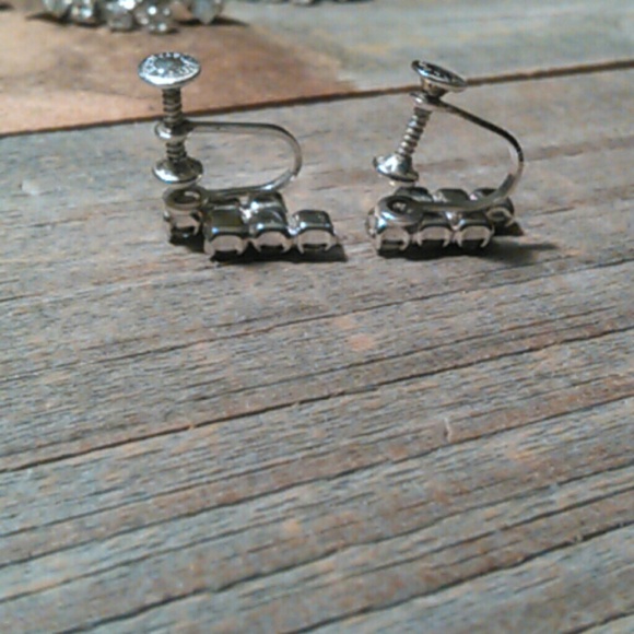 Vintage Rhinestone screwbacks - Picture 3 of 4