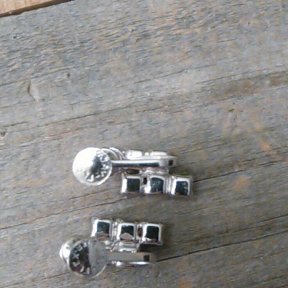 Vintage Rhinestone screwbacks - Picture 4 of 4