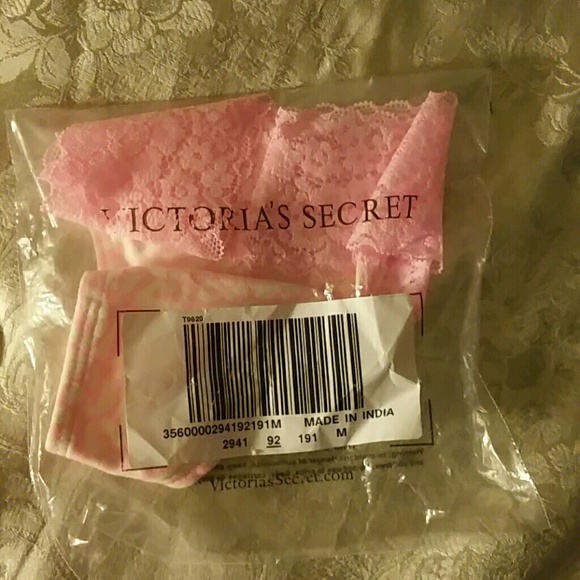 Victoria's Secret lace trim thong panty, NWT,