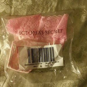 Victoria's Secret lace trim thong panty, NWT,