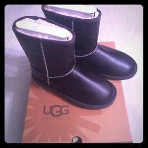 Black Classic Short Leather Uggs
