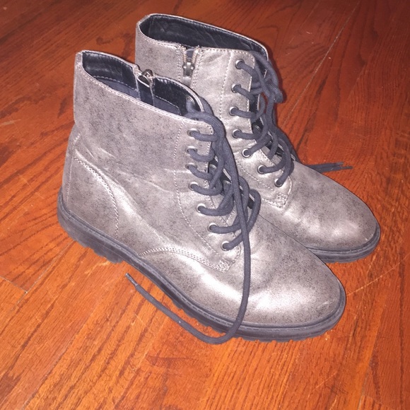 Combat boots