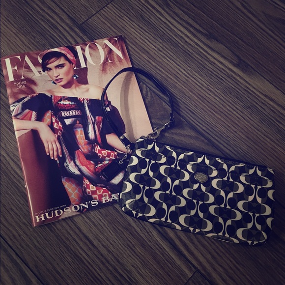 🎉💯% Authentic Coach Wristlet