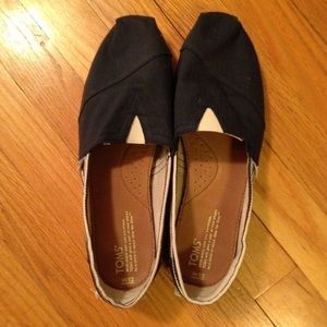 Tom's Navy Like-New Tom's - Size 12 Women's