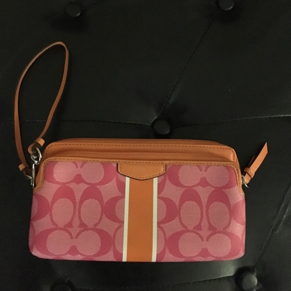 🎉💯% Authentic Coach Wristlet