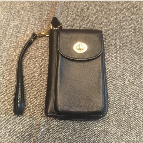 Coach Handbags - COACH wristlet