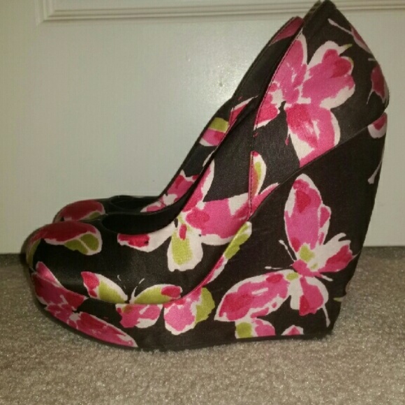 ELLE butterfly/floral design wedges