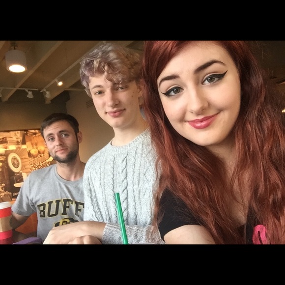 Meet your Posher, Brittney - Picture 3 of 4