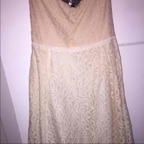 Laced short Strapless dress - Picture 2 of 3