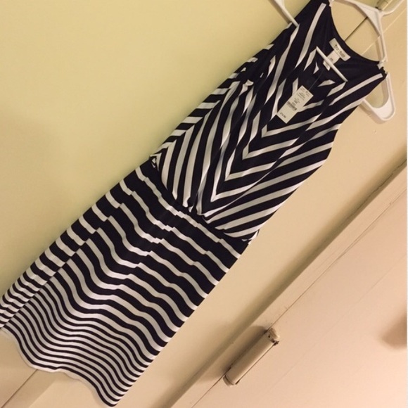 🆕 🖤 Sleeveless "MaryJane" Chevron Designer Dress - Picture 2 of 4