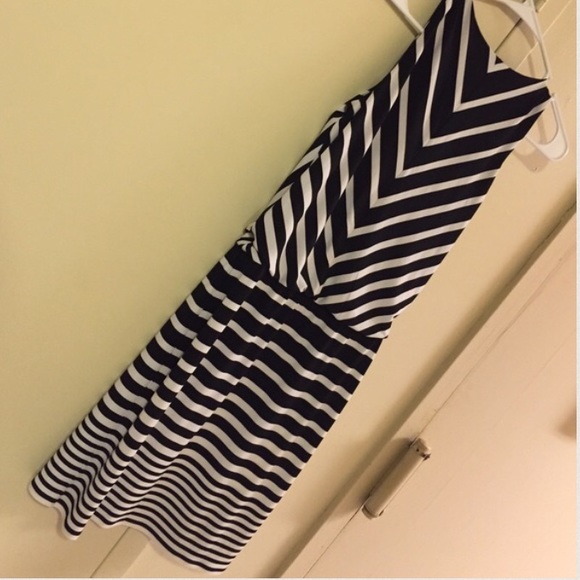 🆕 🖤 Sleeveless "MaryJane" Chevron Designer Dress - Picture 3 of 4