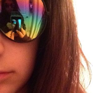 Meet your Posher, Neusha