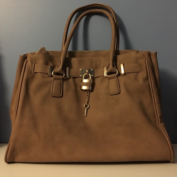 Fashionable handbag 👜