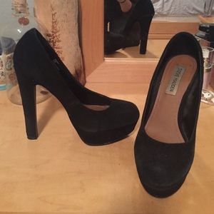 Steve Madden black platform pumps