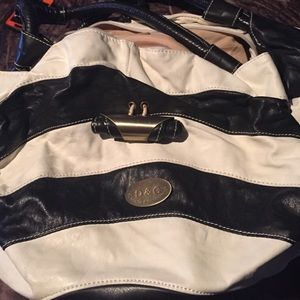D and g purse black and white hardly used