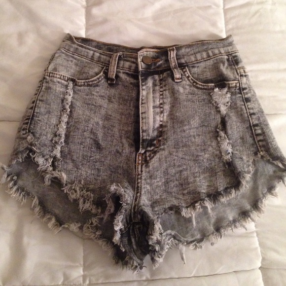 Vibrant grey highwaisted shorts