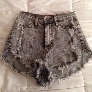 Vibrant grey highwaisted shorts