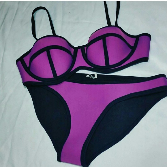 TRIANGLE SWIMSUIT