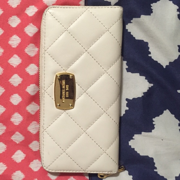 White Michael Kors Wallet