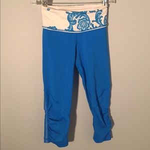 Lululemon cropped blue leggings