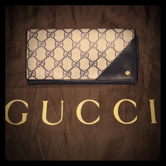 Gucci Handbags - PRICE FIRM. Authentic EUC vintage Gucci wallet.