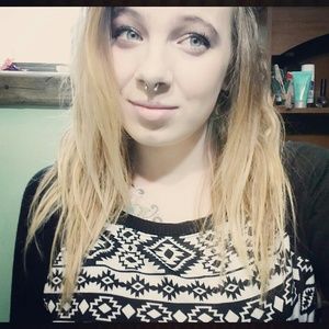 Meet your Posher, Alicia