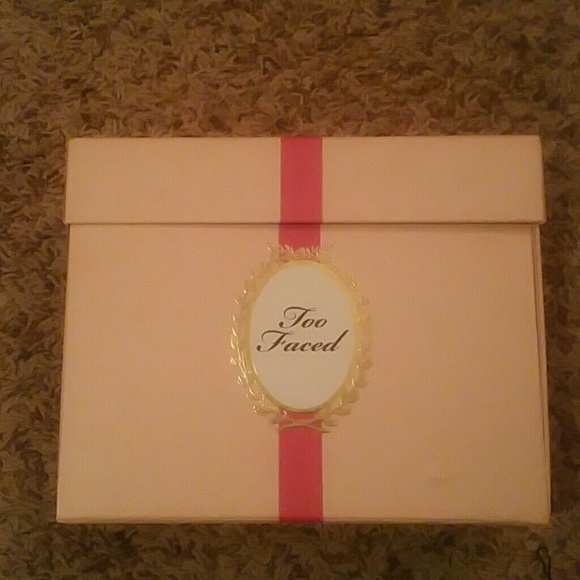 OPEN TO TRADE Too Faced Le Grand Palais!!!