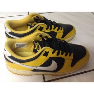 FLASH SALE ‼️ black and yellow Nike dunks