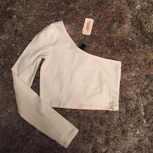 ‼️MUST BUNDLE‼️New one sleeve crop top